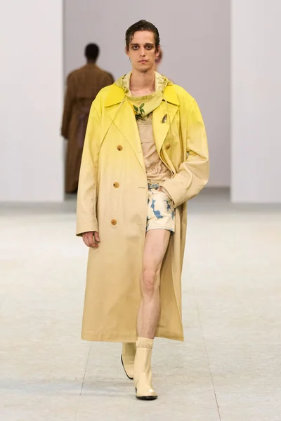 Look 32